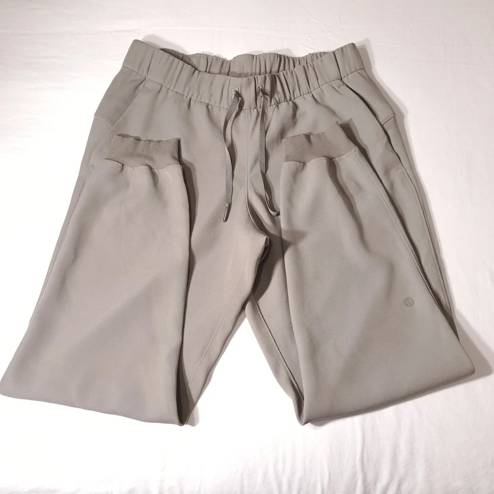 Lululemon Women's High Rise Jogger Size 8 Olive Green Drawstring Waist Lining‎